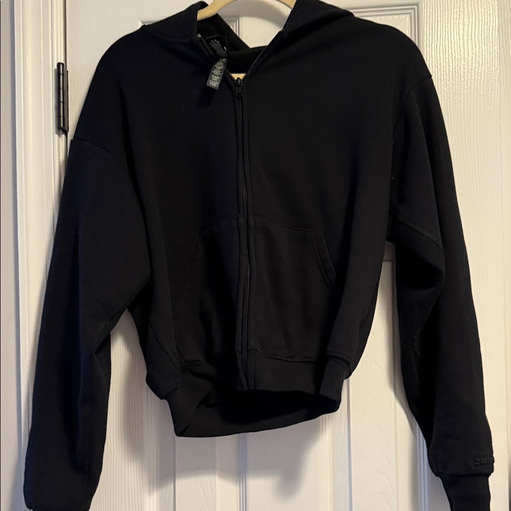 SKIMS Black Jogger and Zip Up Hoodie Matching Set - Picture 3 of 7
